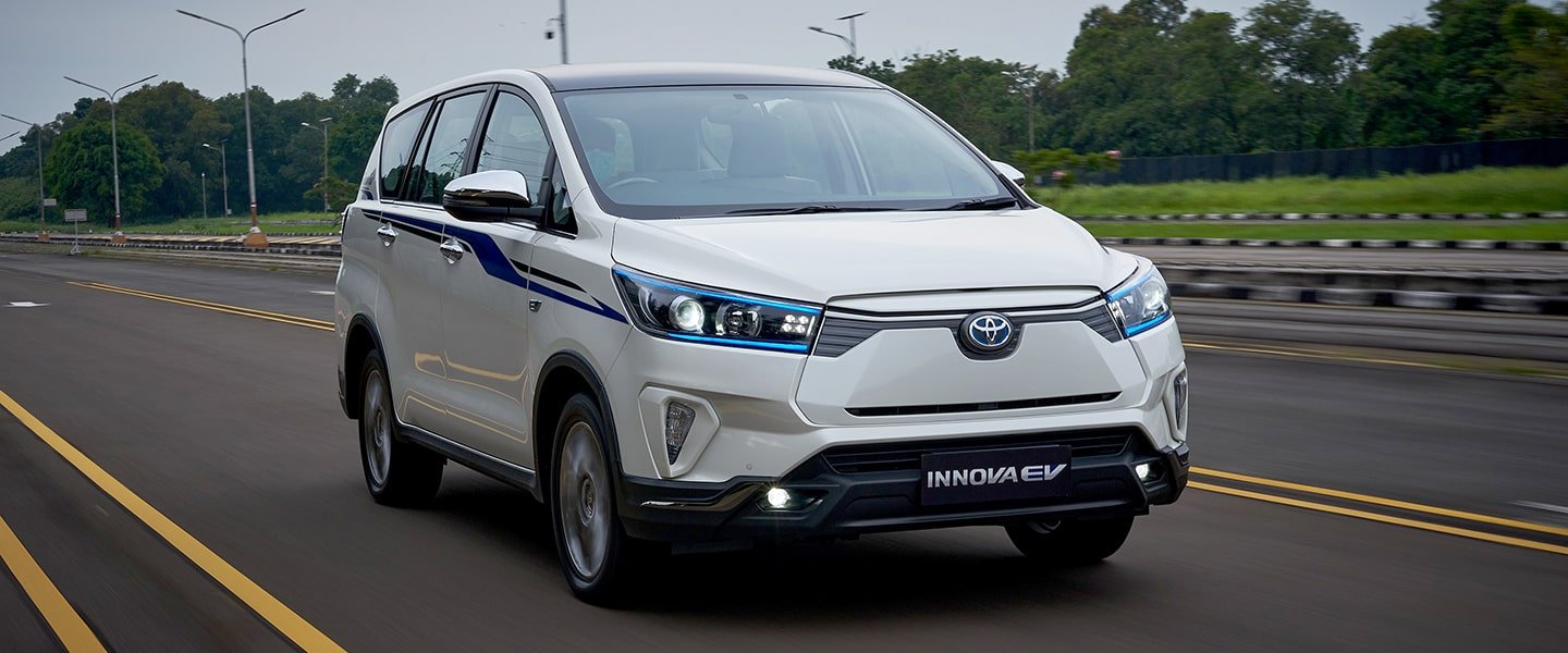 Toyota Hadirkan Kijang Innova EV Concept di IIMS 2022 dan Terapkan Standar Emisi Euro 4 pada Kendaraan Diesel